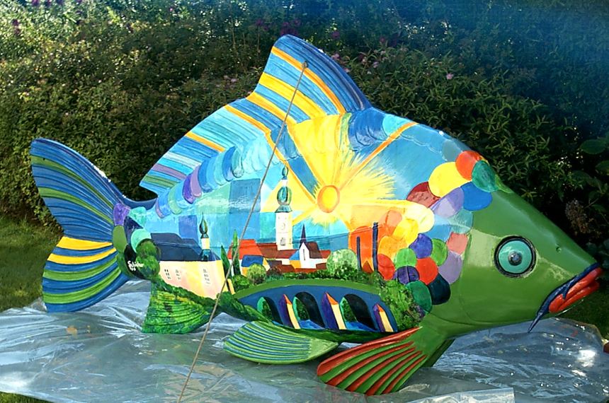 Phantastischer Karpfen, aufgestellt im Stadtteich Tirschenreuth beim Altersheim am M&uuml;hlb&uuml;hl